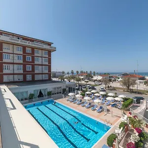 Grand & Riviera Szálloda