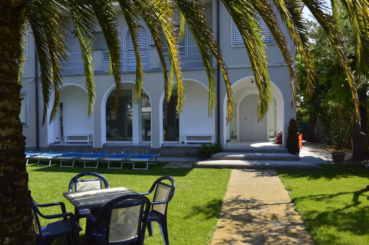 Hotel Fortunella Lido di Camaiore 3*,