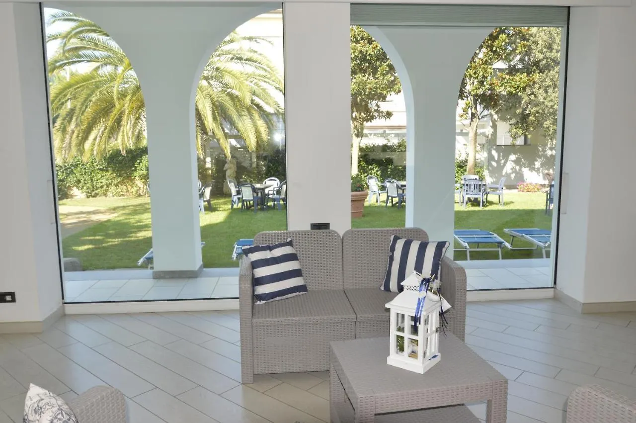 Hotel Fortunella Lido di Camaiore 3*,